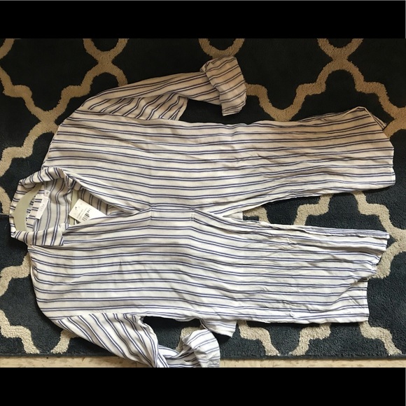 Front Tie Striped Blouse - Picture 4 of 7